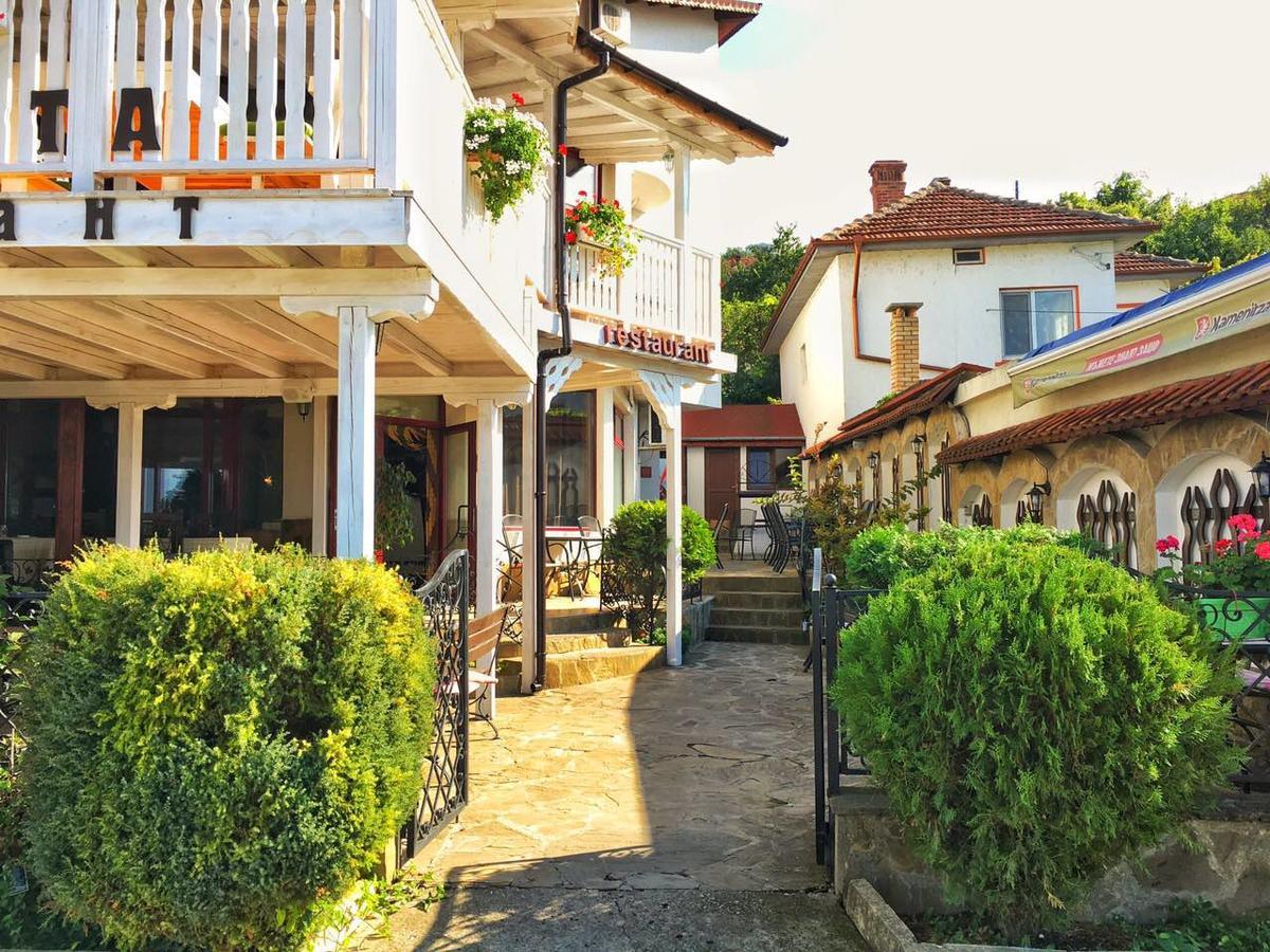 Хотел "Лодката" Tutrakan Kültér fotó